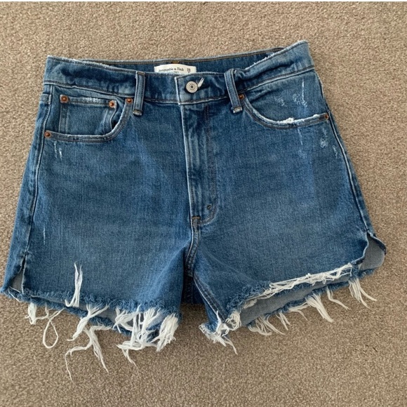 Abercrombie & Fitch “The Mom 4” Mom Short High Rise” size 6 - Picture 1 of 5